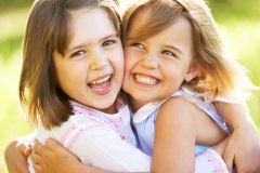 Здоровые и счастливые девочки - в будущем счастливые мамы (Фото: Monkey Business Images, Shutterstock) 