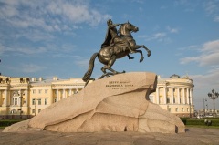 Памятник Петру I в Петербурге