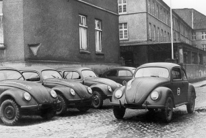 В Германии выпущен первый «народный» автомобиль «Фольксваген»