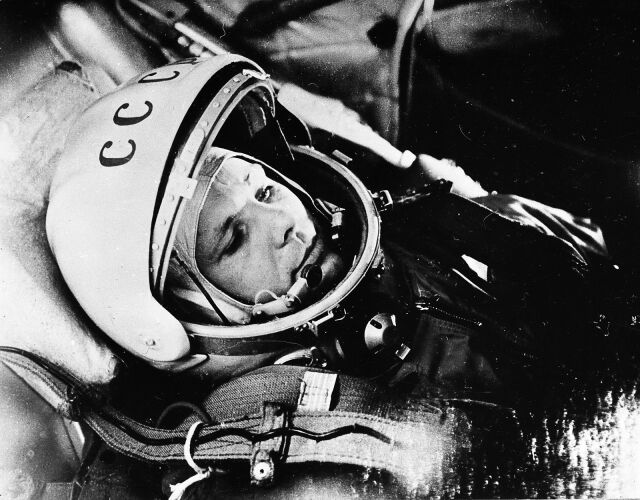 Впервые человек совершил полет в космос