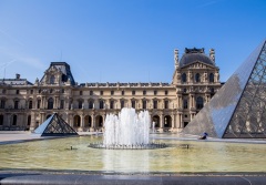 Впервые Лувр открылся для публики как национальный художественный музей