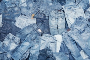 История джинсовой одежды насчитывает более 200 лет