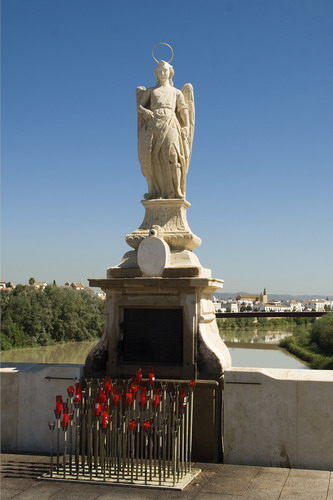 Архангел Рафаил – святой покровитель города (Фото: benjasanz, Shutterstock)