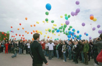Радужный флешмоб в Санкт-Петербурге 17 мая 2009 года (Фото: ru.wikipedia.org)