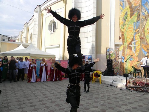 ÐÑÐ°Ð·Ð´Ð½Ð¸Ðº ÑÐ¸ÑÐ¾ÐºÐ¾ Ð¾ÑÐ¼ÐµÑÐ°ÐµÑÑÑ Ð¿Ð¾ Ð²ÑÐµÐ¹ ÑÐµÑÐ¿ÑÐ±Ð»Ð¸ÐºÐµ