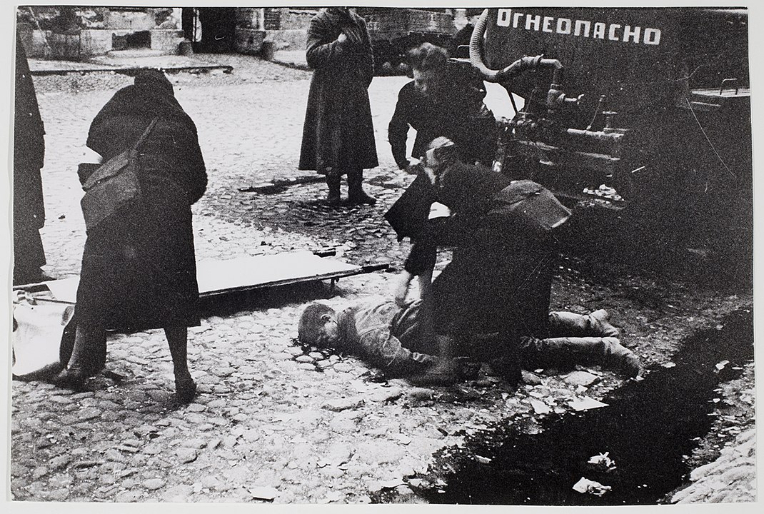 Последствия первого артобстрела города, фото Тарасевича, 10 сентября, 1941 года