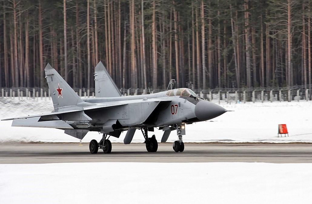 МиГ-31 - основной истребитель-перехватчик Авиации ПВО России. 2011 год