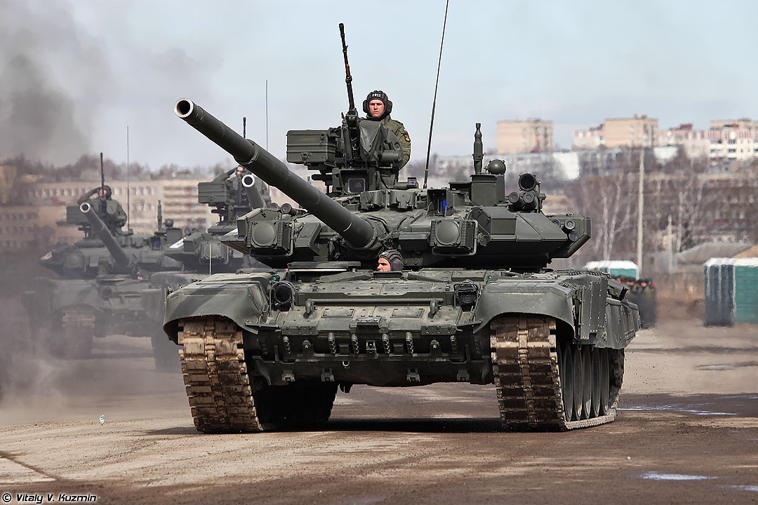 Т-90А в Алабино на репетиции Парада Победы в 2013 году.
