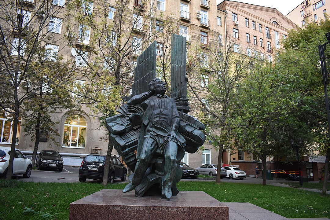 Памятник Араму Хачатуряну