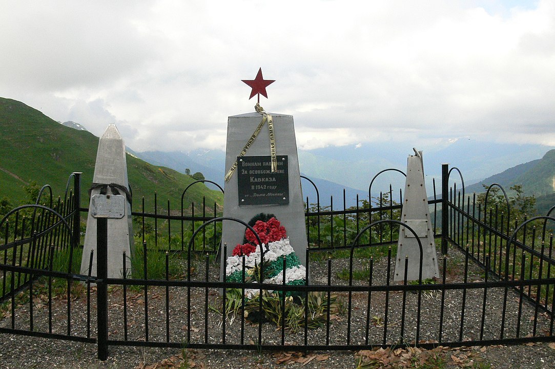 Памятник защитникам на горе Шесси