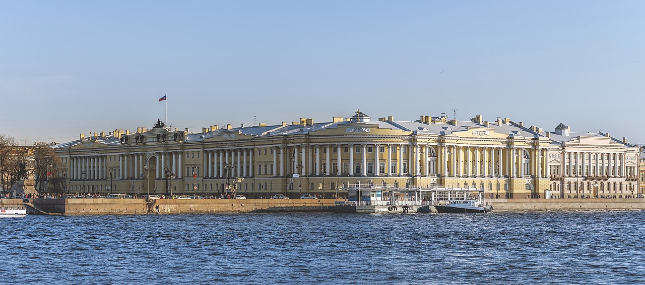 Здание Сената и Синода в Санкт-Петербурге