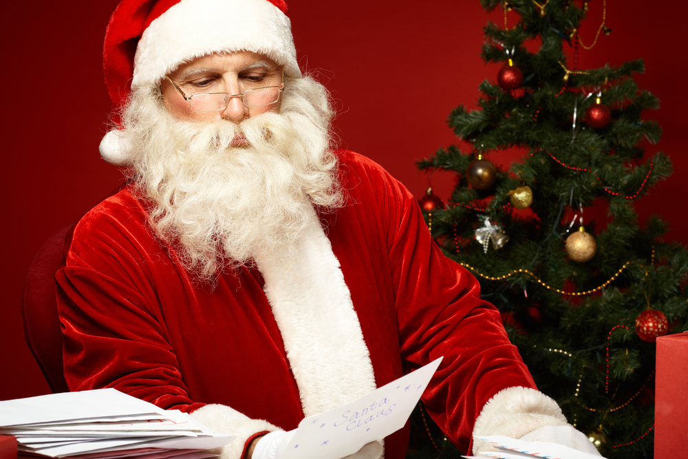Дед Мороз читает письма