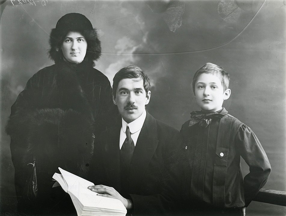Чуковский Корней Иванович c женой и сыном Николаем. Примерно 1912—1915 гг.