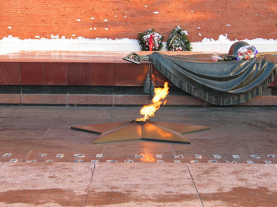 Надгробие монумента и Вечный огонь, 2004 г.