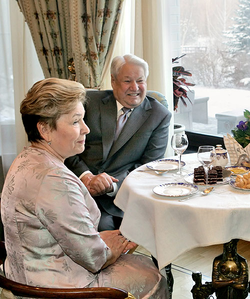 Наина Иосифовна Ельцина вместе с мужем, на его 75-летии 1 февраля 2006 года