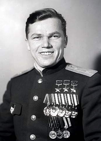 Иван Никитович Кожедуб (1920 — 1991) — советский военачальник, лётчик-ас