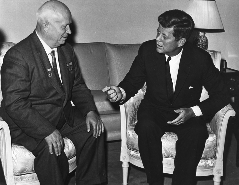 Никита Хрущёв (слева) и Джон Кеннеди, Вена, 4 июня 1961 г. 