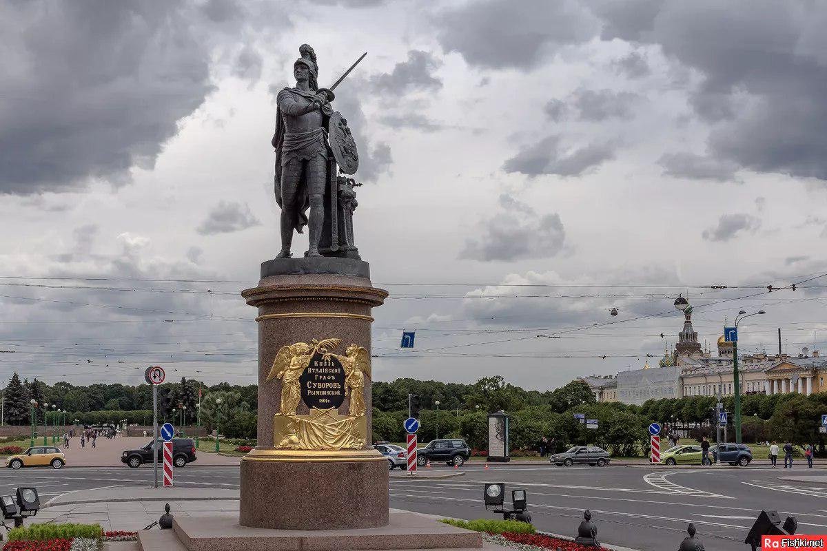 Памятник Суворову в Санкт-Петербурге