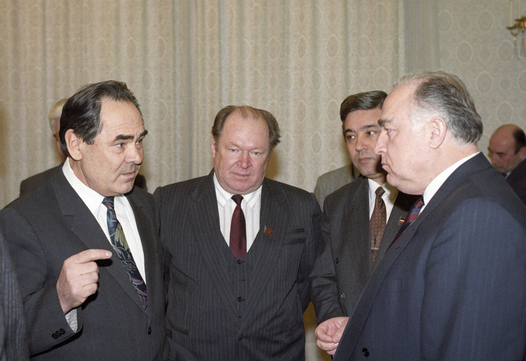 1993 год. Москва. Президент Татарстана Минтимер Шаймиев (слева) и председатель Совета министров Виктор Черномырдин (справа) во время встречи в Кремле. Переговоры делегаций России и Татарстана с целью подготовки межправительственного договора.