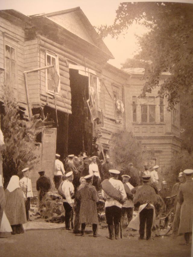 Разрушенное вследствие взрыва здание особняка Столыпина на Аптекарском острове