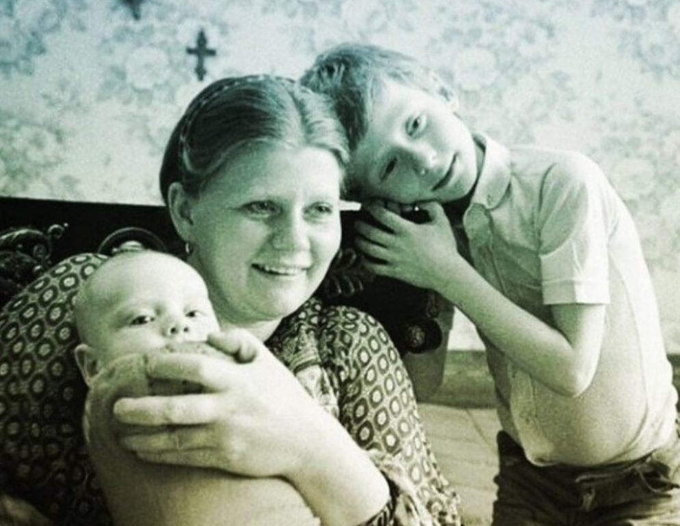 Ирина Муравьева с сыновьями