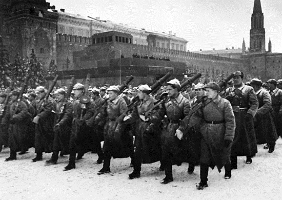 https://www.calend.ru/img/Articles/2017/moscow1941-1.jpg