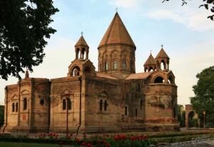 Праздник Кафедрального Собора святого Эчмиадзина в Армении
