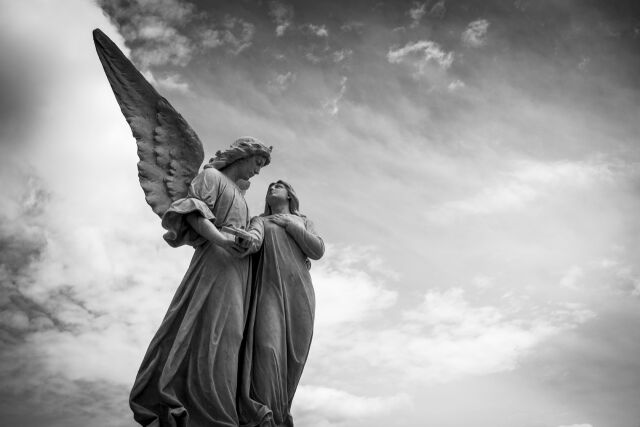 Выбор памятника на кладбище: как найти баланс между красотой и практичностью
