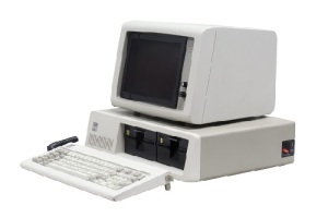 Компания IBM выпустила первый персональный компьютер