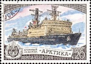 Советский атомный ледокол «Арктика» впервые в истории мореплавания достиг Северного полюса