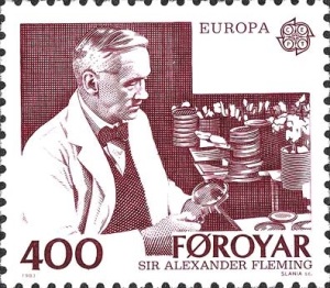 Александр Флеминг впервые явил публике свое открытие — пенициллин