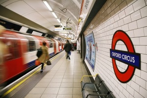 В Лондоне открылась первая электрическая линия метрополитена