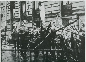 Подавлен «пивной путч» в Мюнхене, руководимый Адольфом Гитлером