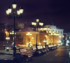 Сенатом издан Указ «О сделании для освещения в зимнее время в Москве стеклянных фонарей»