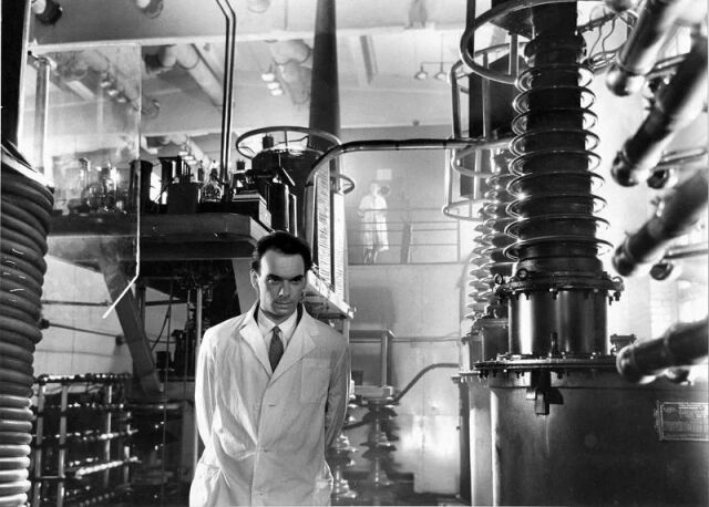 На советские экраны вышел фильм «Девять дней одного года»