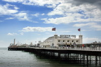 Brighton Pier – пирс с аттракционами (Фото: Neil Lang, www.shutterstock.com)