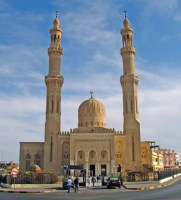 Старейшая и самая большая мечеть Хургады (Фото: DDCoral, www.shutterstock.com)