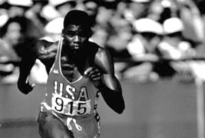 Карл Льюис на Олимпийских играх 1984 года (Фото: KUHT, digital.lib.uh.edu, по лицензии CC0)