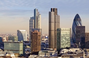 Деловой центр Ллойд в Лондоне — одна из известных работ Ричарда Роджерса (Фото: QQ7, по лицензии Shutterstock.com)