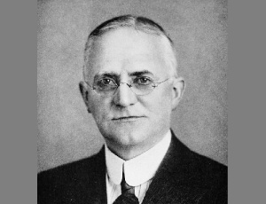 Джордж Истмен (Фото 1917 года, издательство B.C. Forbes Publishing Company, Нью-Йорк, www.archive.org, )