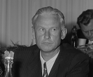 Александр Фадеев (Фото: Роджер Рёссинг, Deutsche Fotothek‎, www.deutschefotothek.de, 1952, по лицензии CC BY-SA 3.0 de)