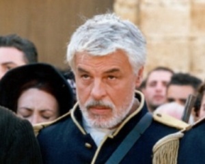 Микеле Плачидо (Кадр из фильма «Между двух миров», 2001)