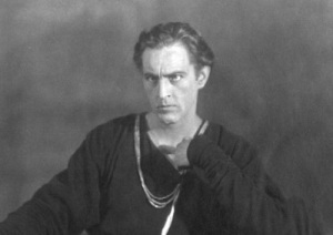 Джон Бэрримор в роли Гамлета (Фото: Фрэнсис Бергман, 1922, luna.folger.edu, )