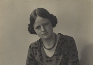 Джоан Робинсон (Фото: Ramsey & Muspratt, 1920-е годы, Национальная портретная галерея, Лондон, www.npg.org.uk, )
