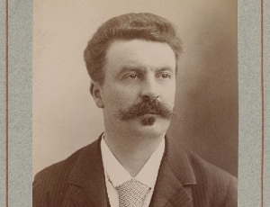 Ги де Мопассан (Фотопортрет работы Надара, ок. 1888, Gallica, )