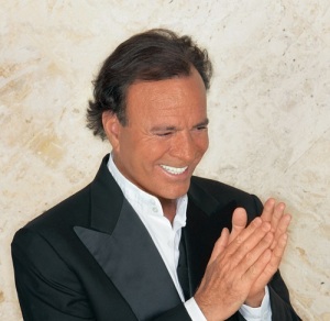 Хулио Иглесиас (Фото: Alejandro Vilar, www.julioiglesias.com, по лицензии CC0)